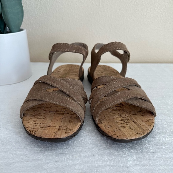 Tara M. Esme Taupe Suede Ankle Strap Flat Sandals Woman’s 7 - Picture 5 of 12